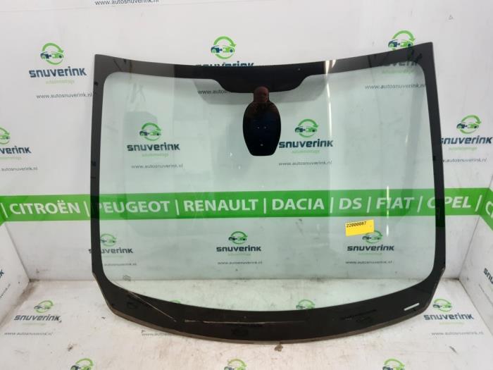 découvrez tout sur la caméra pare-brise renault : fonctionnement, installation, entretien et avantages pour votre sécurité au volant. protégez-vous avec la technologie embarquée renault.