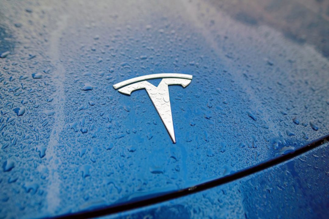 découvrez la comparaison entre les constructeurs automobiles français et tesla : technologies, innovations, performances et choix écologiques. analyse complète pour orienter votre prochain achat de voiture électrique.