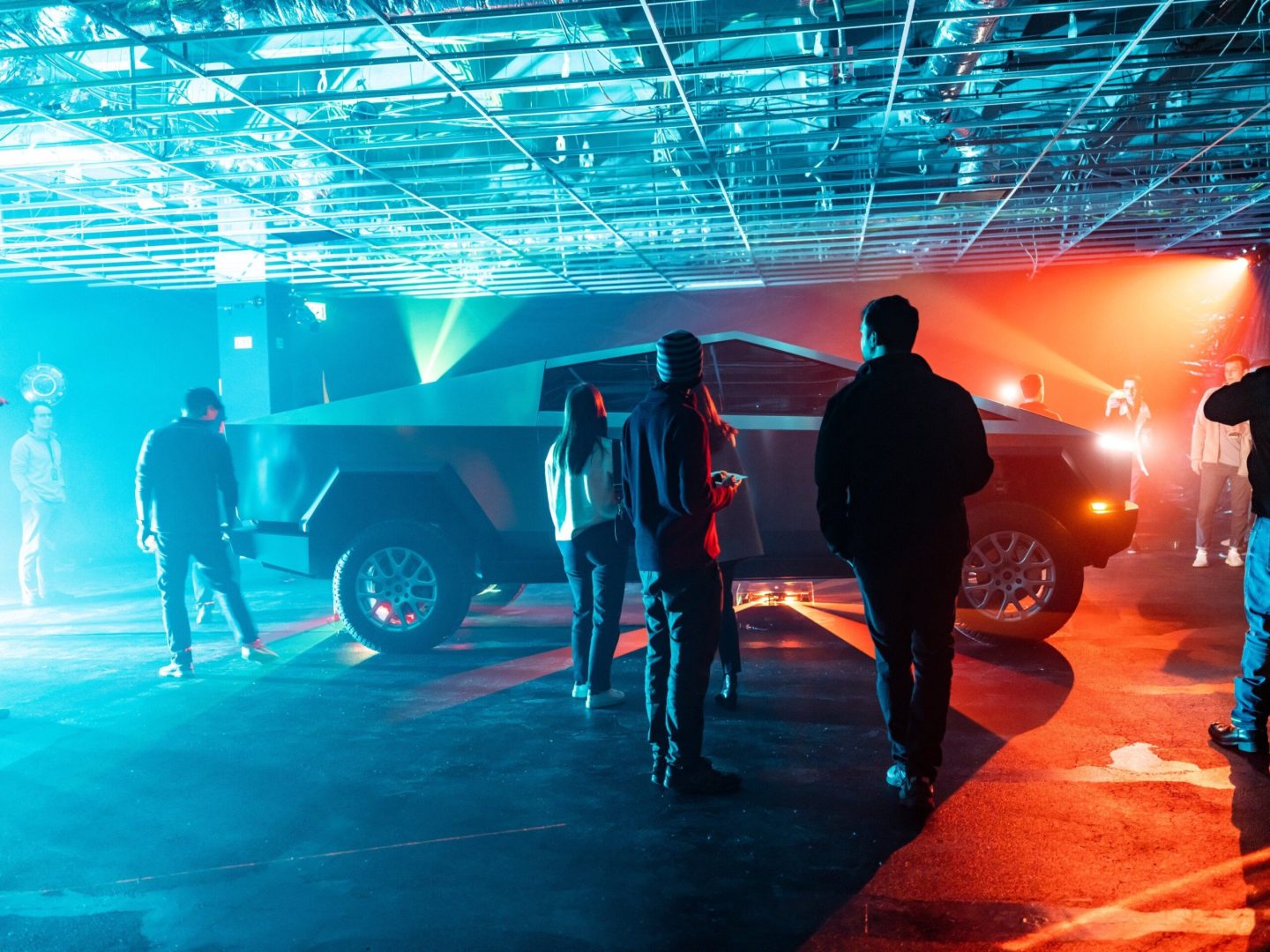 découvrez l'expérience tesla : immersion dans l'univers de la conduite électrique, technologies innovantes et sensations inédites à bord des véhicules tesla. réservez votre essai et vivez l'automobile de demain dès aujourd'hui !