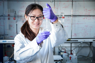 découvrez le laboratoire batteries de renault : innovation, recherche et développement de batteries performantes pour véhicules électriques. expertise, sécurité et technologies avancées au service de la mobilité durable.