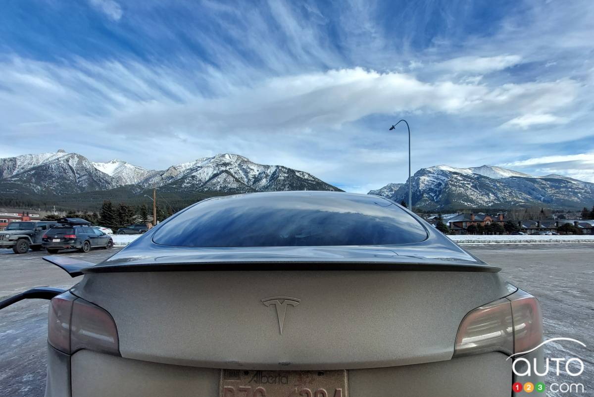 découvrez comment tesla connaît un rebond spectaculaire de ses ventes, analysant les facteurs clés de cette croissance et l'impact sur le marché automobile électrique en 2024.