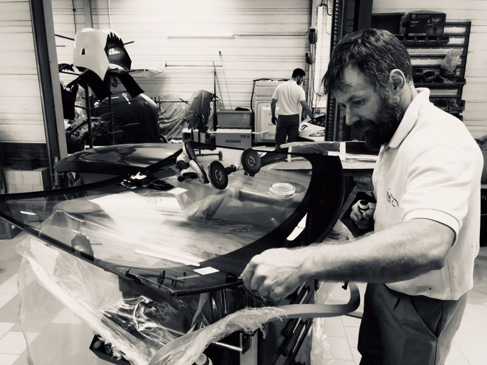 découvrez comment bénéficier d'une réduction sur vos primes d'assurance grâce à une couverture pare-brise avantageuse. comparez les offres et économisez sur votre assurance auto tout en protégeant votre vitrage.