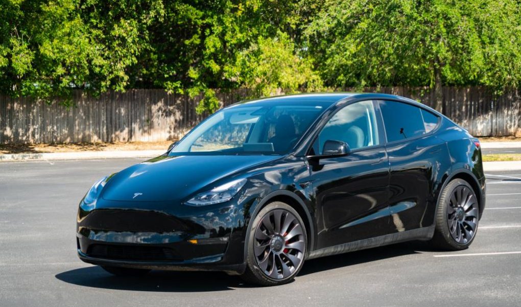 découvrez le tesla model y : comparaison des prix, analyse des compromis entre performance, autonomie et équipements pour faire le meilleur choix.