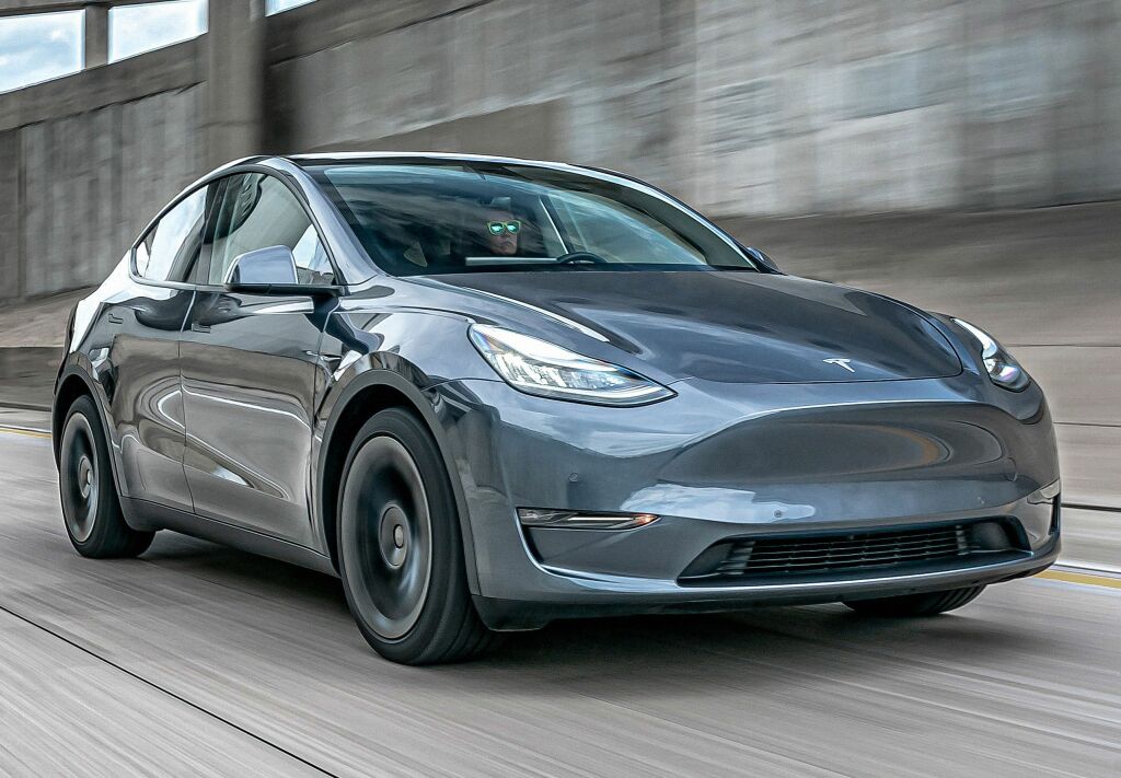 découvrez le prix de la tesla model y ainsi que ses principaux compromis. analyse complète pour vous aider à faire le bon choix parmi les versions et options de ce suv électrique.