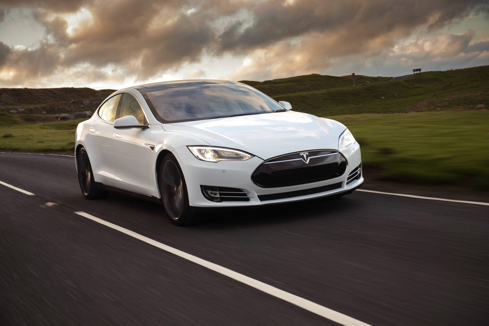 découvrez l’histoire surprenante de la tesla de police abandonnée à zaventem : raisons, circonstances et conséquences de cet abandon au cœur de la belgique.