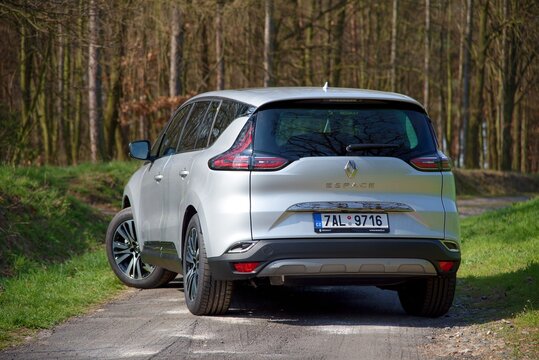 découvrez une opportunité unique d'acquérir des espaces cse chez renault pour 900 000€. idéal pour les investisseurs ou entreprises cherchant des locaux adaptés à leurs besoins. contactez-nous pour plus d'informations.