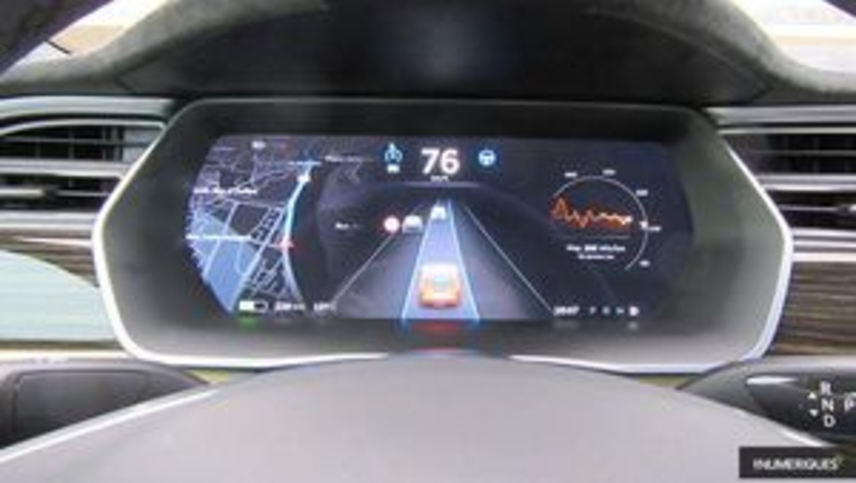 découvrez comment un conducteur de tesla endormi a provoqué un accident impliquant un policier. analyse de l’incident, circonstances et enjeux de la sécurité routière des véhicules autonomes.