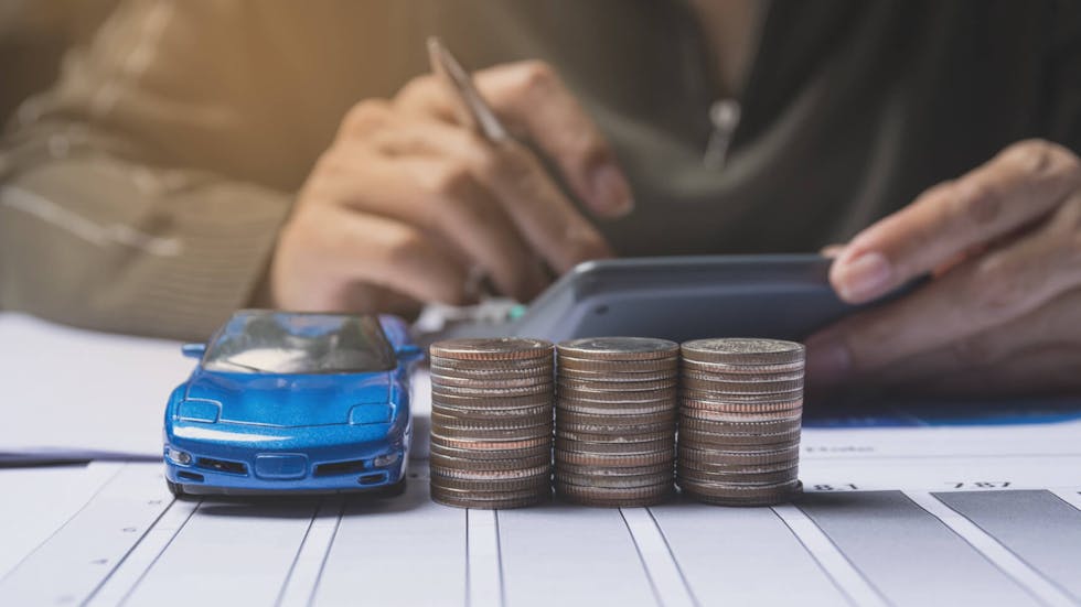 découvrez comment contester une hausse de votre assurance auto et les recours possibles pour préserver vos droits.