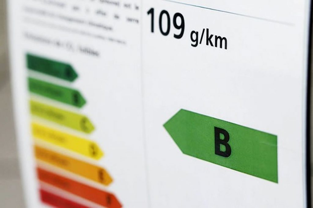 découvrez tout ce qu'il faut savoir sur le malus co2 pour les conducteurs : fonctionnement, barèmes, impact sur le prix des véhicules et conseils pour éviter une sur-taxation.