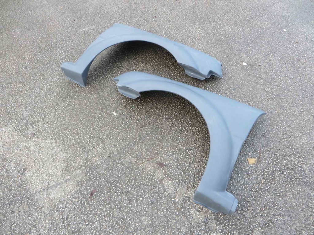 découvrez la renault 5 gt turbo, véritable icône des années 80, ennemie directe de la légendaire 205 gti grâce à ses performances et son design sportif.