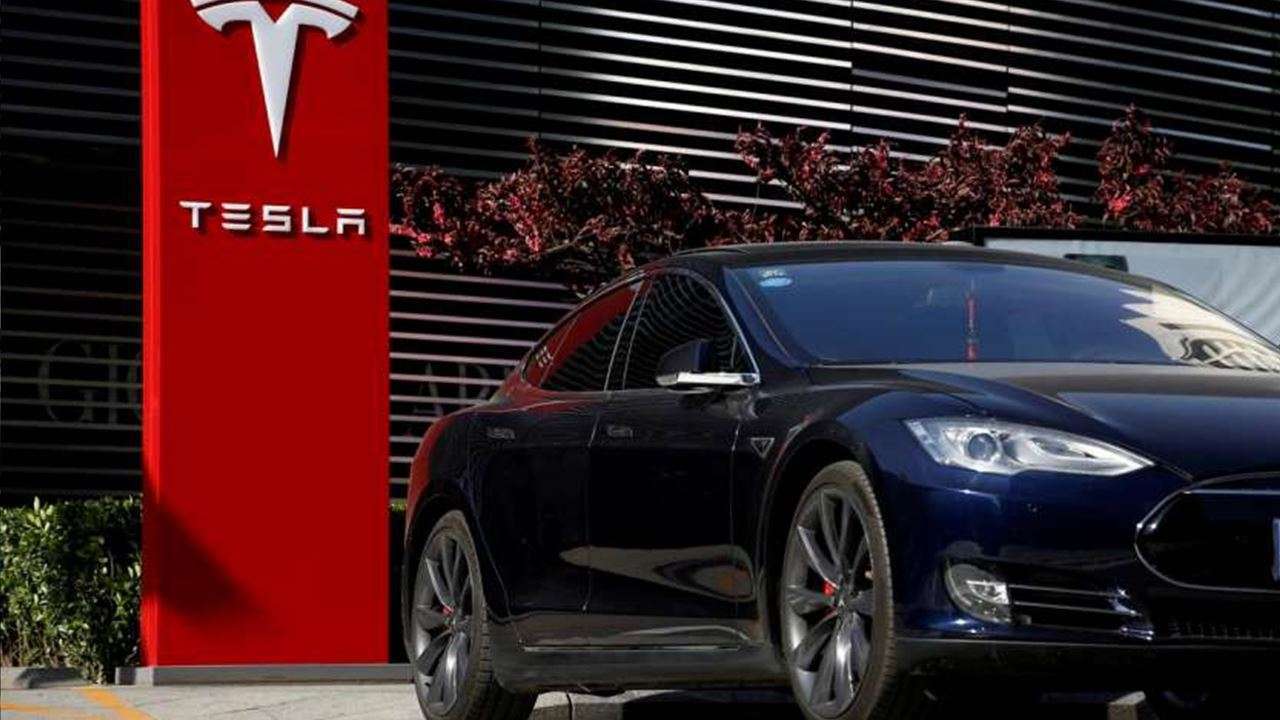 découvrez si vous devez renouveler votre tesla model y maintenant ou attendre les prochaines mises à jour. analyse des avantages, inconvénients et nouveautés à venir.