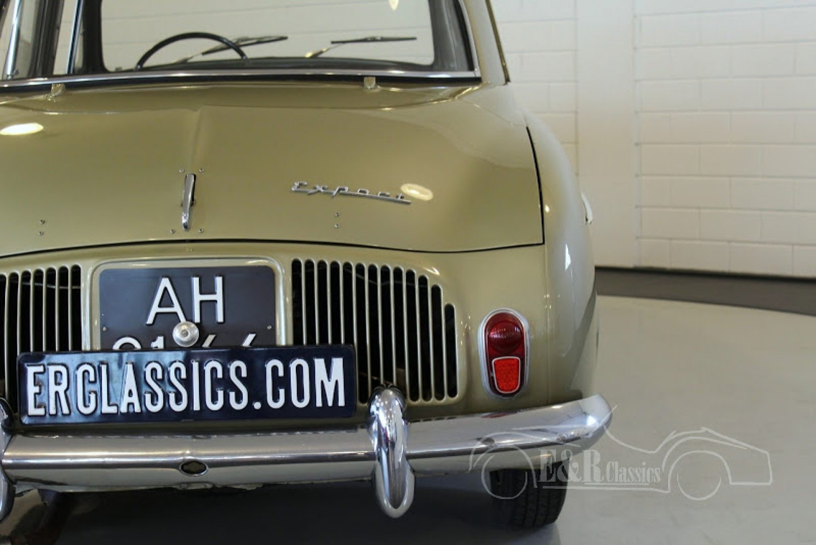 découvrez notre vente exceptionnelle de bijoux historiques renault, des pièces uniques qui racontent l'histoire de la marque emblématique. ne manquez pas cette occasion rare d'acquérir des trésors d'exception.