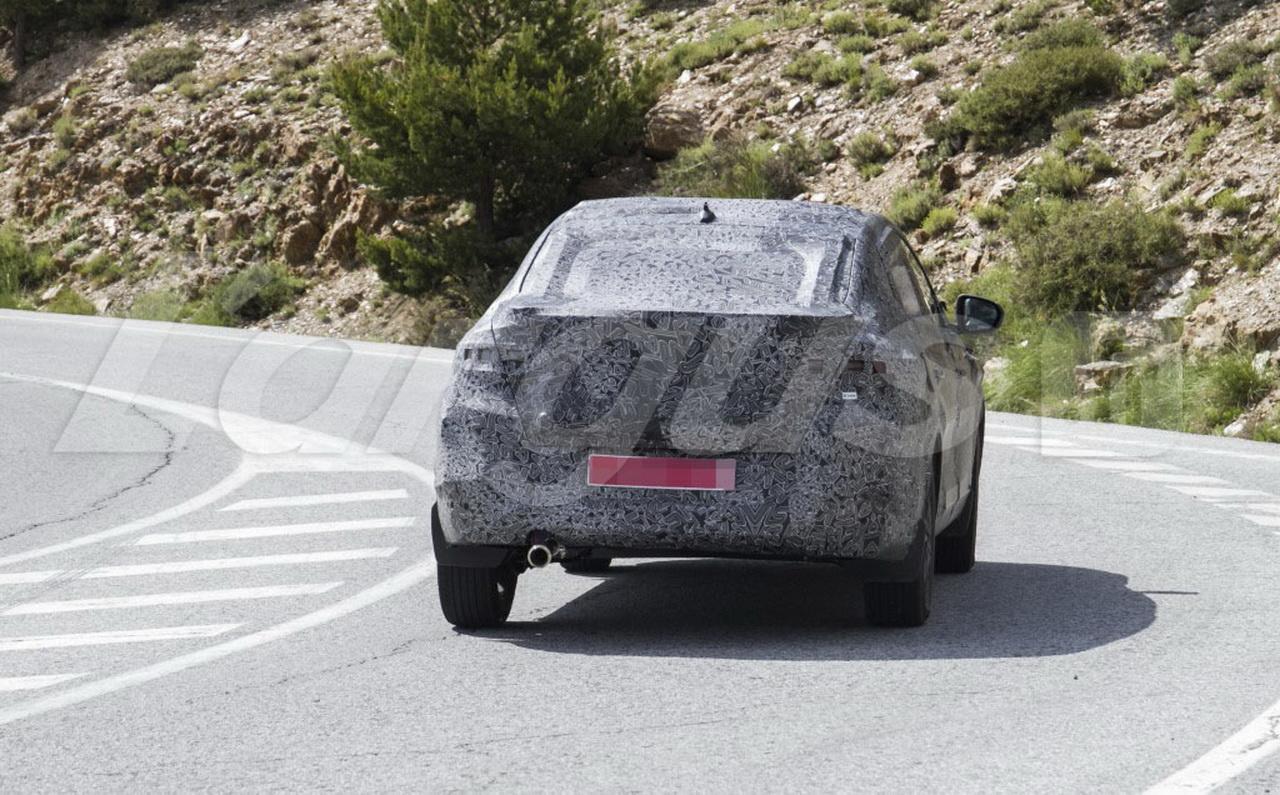 découvrez l’adieu au premier suv coupé renault, un véhicule qui a marqué son époque par son design audacieux et ses performances uniques.