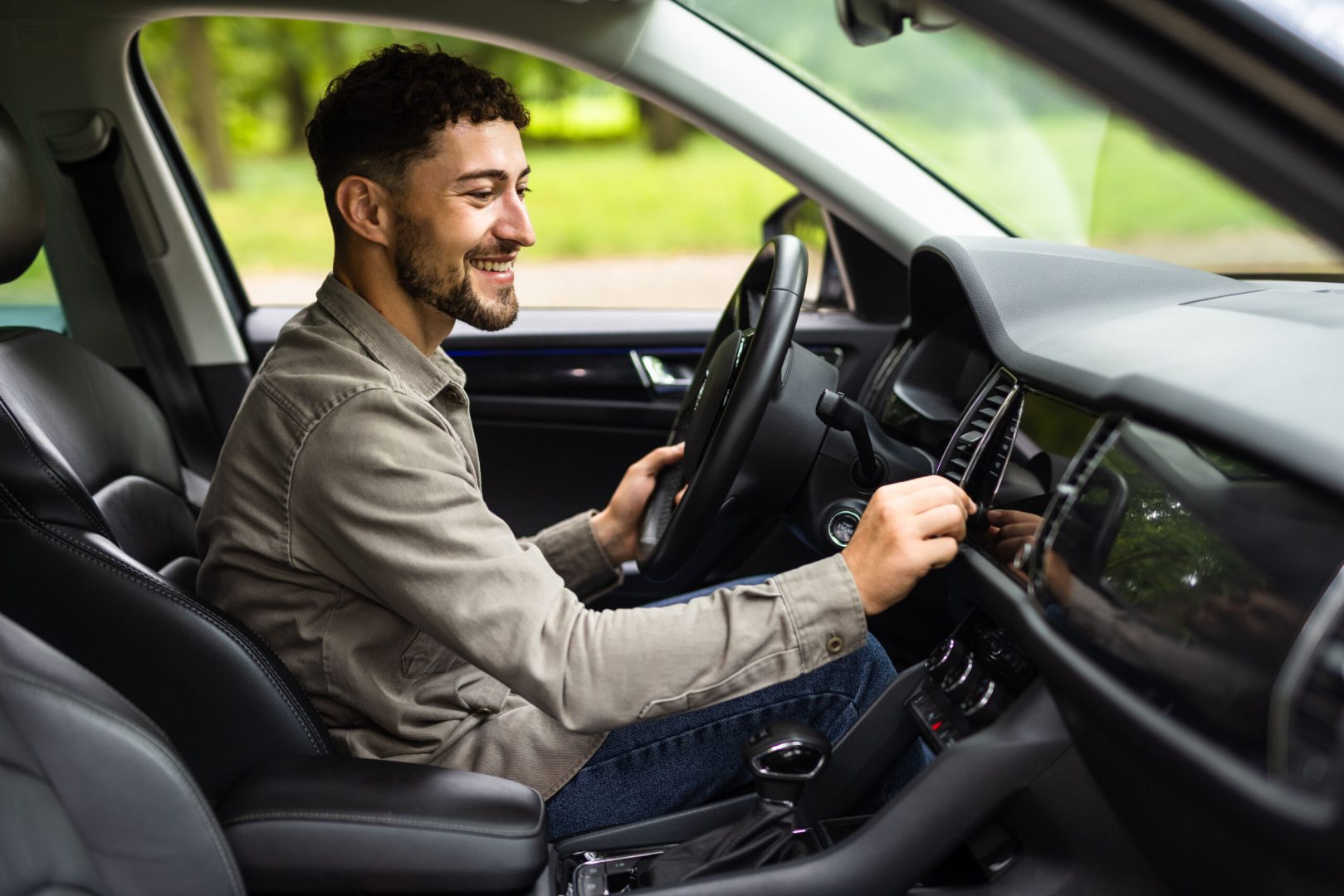 découvrez nos conseils essentiels pour les jeunes conducteurs afin de choisir la meilleure assurance auto adaptée à leurs besoins et démarrer la route en toute sérénité.