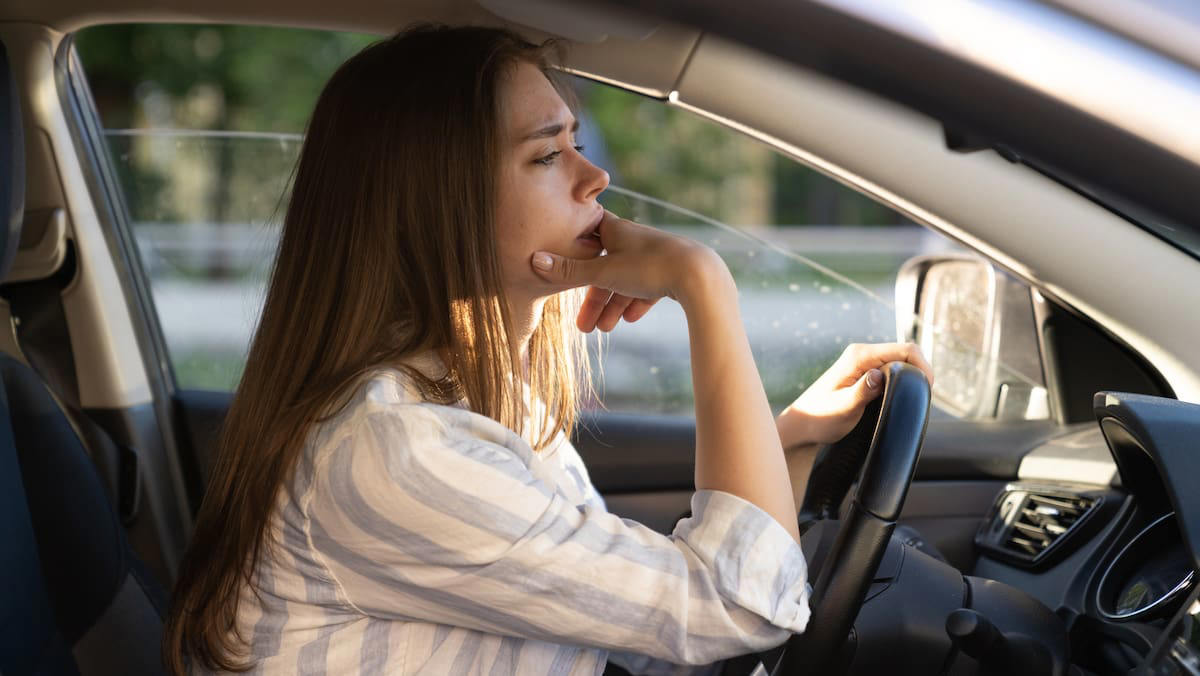 découvrez pourquoi les jeunes conducteurs voient leurs primes d'assurance auto doubler et comment choisir la meilleure couverture au meilleur prix.