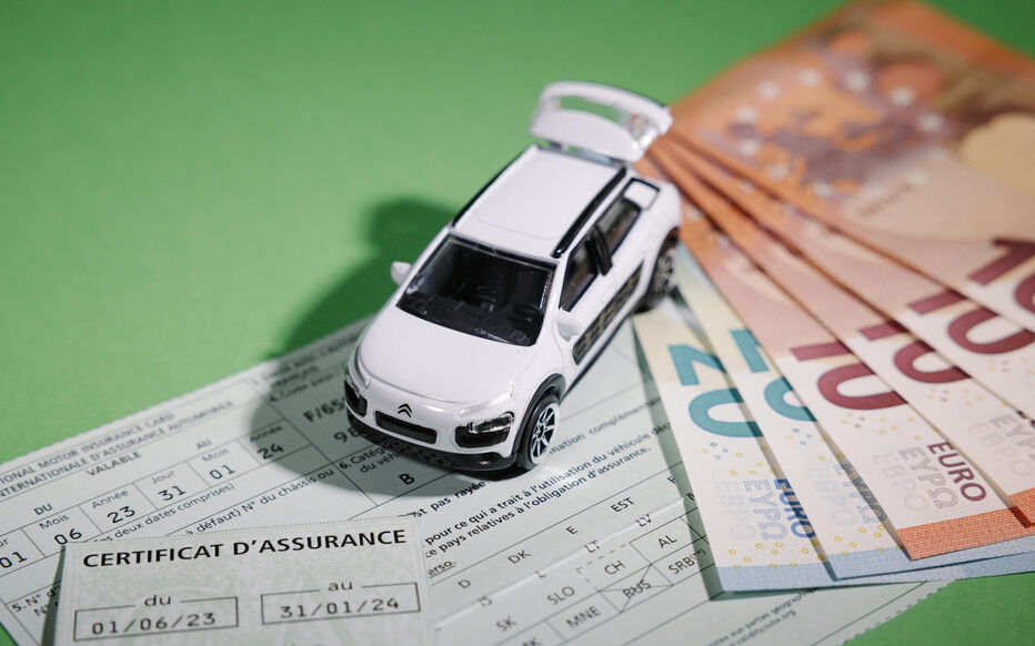 découvrez les prévisions des hausses tarifaires en 2026 pour les assurances auto et habitation, adaptées selon les profils des assurés. anticipez et comparez les offres pour optimiser votre couverture.