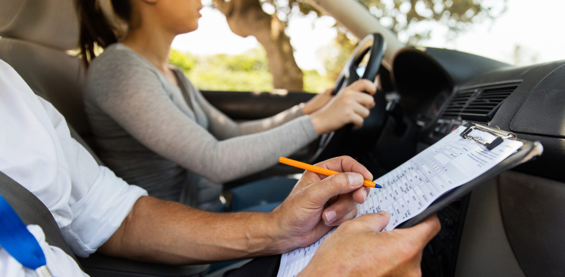 découvrez la conduite 100% autonome tesla en suisse : innovation, sécurité et confort pour une expérience de conduite révolutionnaire sur les routes suisses.