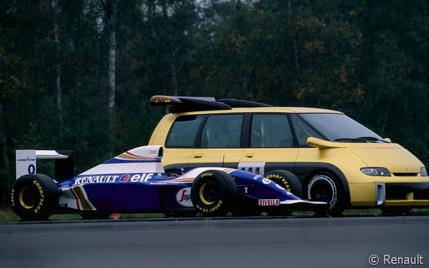découvrez notre essai complet de la renault espace f1 dans gran turismo 7 : performances, sensations et détails uniques de ce modèle d'exception.