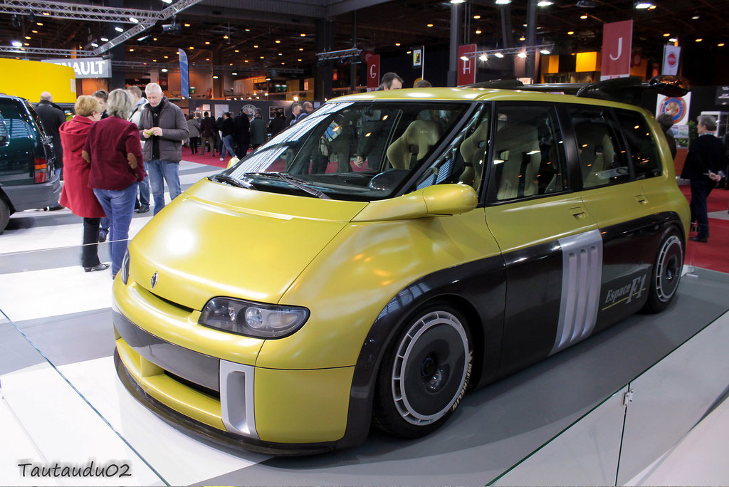 découvrez notre essai complet de la renault espace f1 dans gt7, l'alliance unique entre performance extrême et polyvalence familiale.
