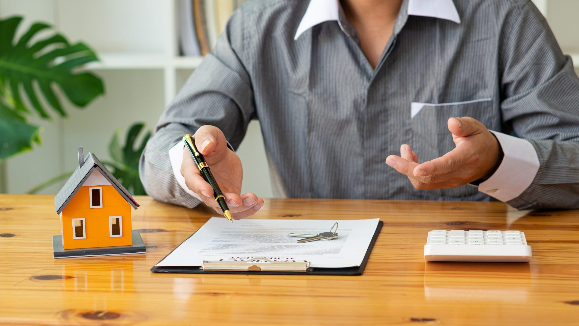 découvrez comment le lieu de résidence influence le coût de vos assurances et apprenez à optimiser votre budget en fonction de votre localisation.