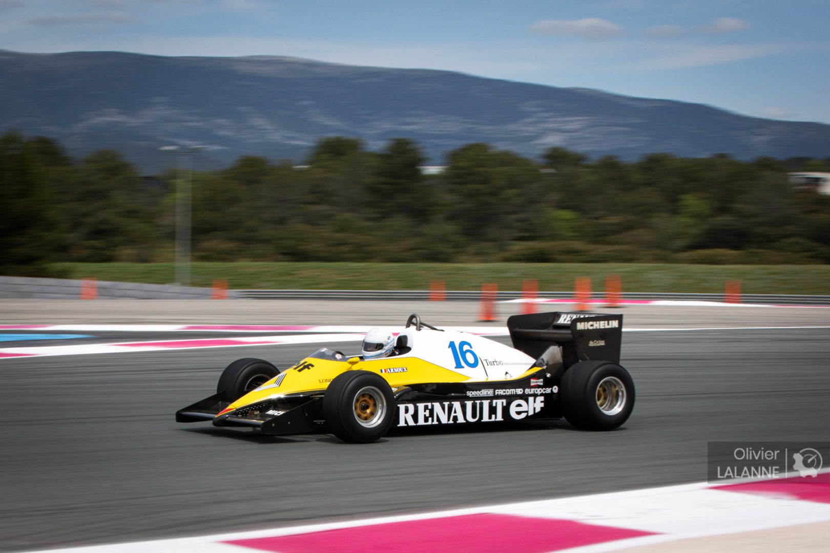 découvrez comment renault a été le moteur de la carrière en formule 1 d'alain prost, une légende du sport automobile.