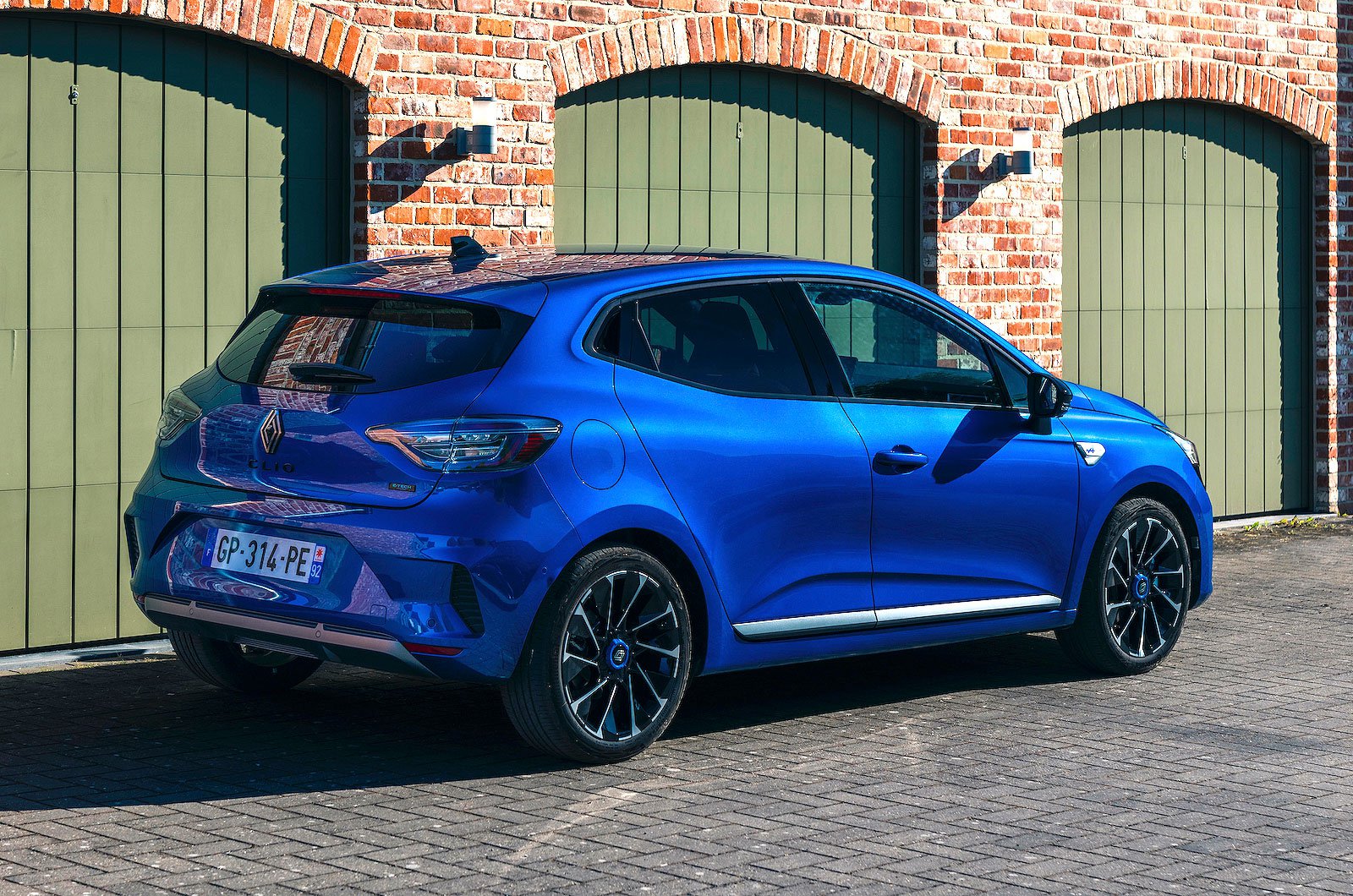 découvrez les consommations réelles de la renault clio 6 e-tech 160, ses performances hybrides, et tout ce qu'il faut savoir pour optimiser votre conduite au quotidien.