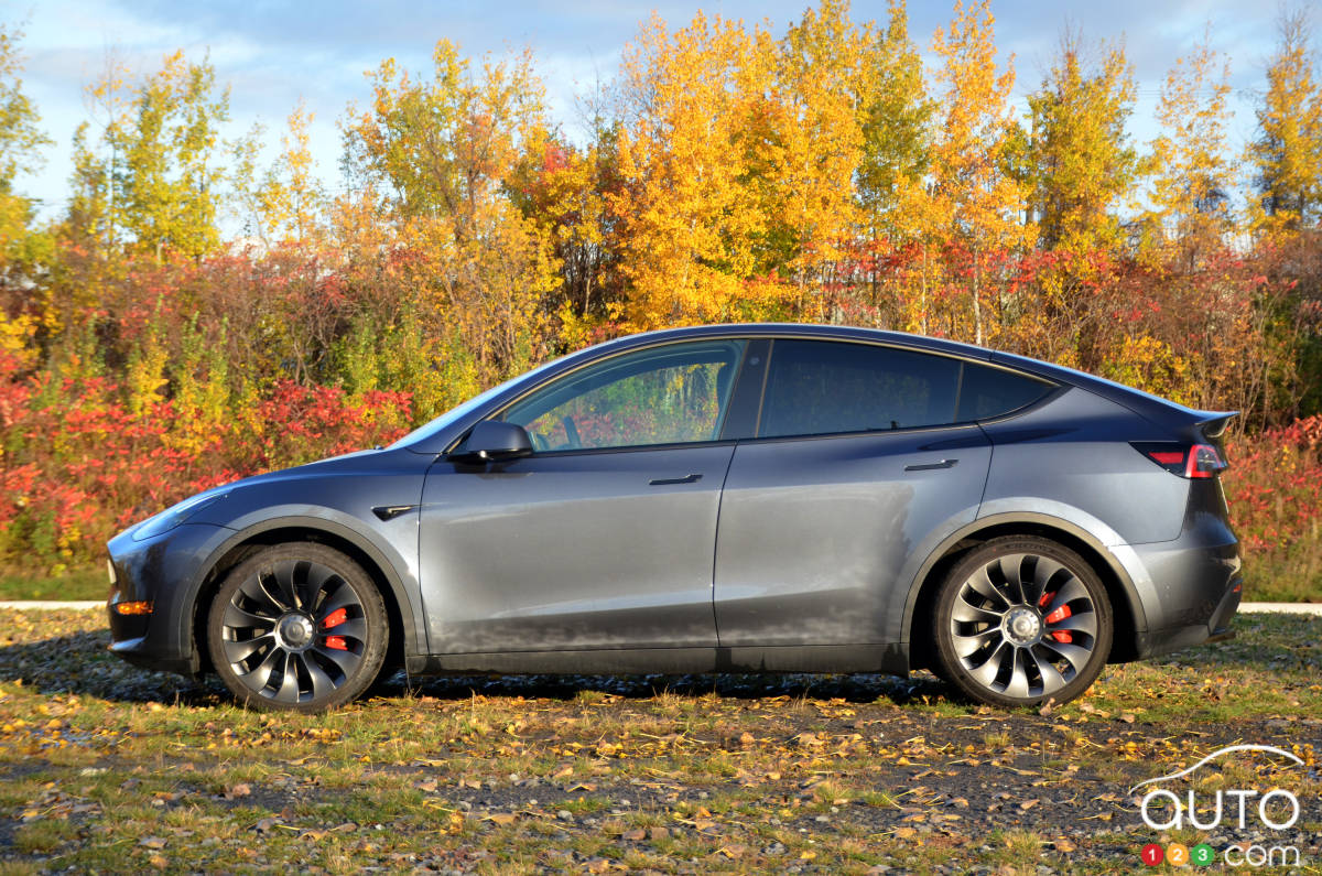 découvrez la tesla model y performance, un suv électrique alliant puissance exceptionnelle, autonomie prolongée et technologies innovantes pour une expérience de conduite inégalée.