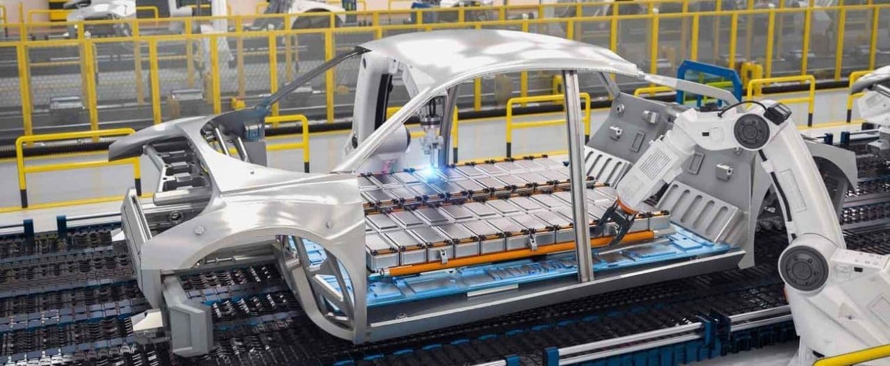 découvrez comment l'essor des véhicules électriques en 2025 transforme le secteur des assurances avec des offres adaptées et des tarifs innovants.