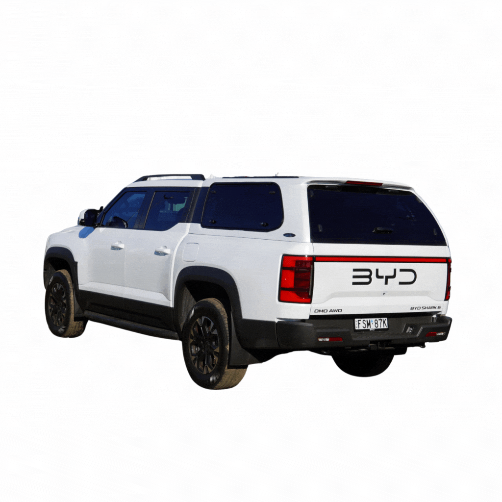 byd reconnaît la victoire de tesla dans la course aux véhicules électriques, saluant l'innovation et le leadership du constructeur américain.