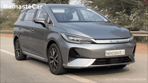 byd reconnaît officiellement la victoire de tesla dans l'industrie des véhicules électriques, soulignant la montée en puissance du leader du marché.