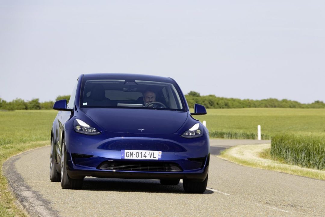 découvrez les enjeux actuels et les tensions à l'usine tesla de berlin, analyse des causes de la crise et impact sur la production.