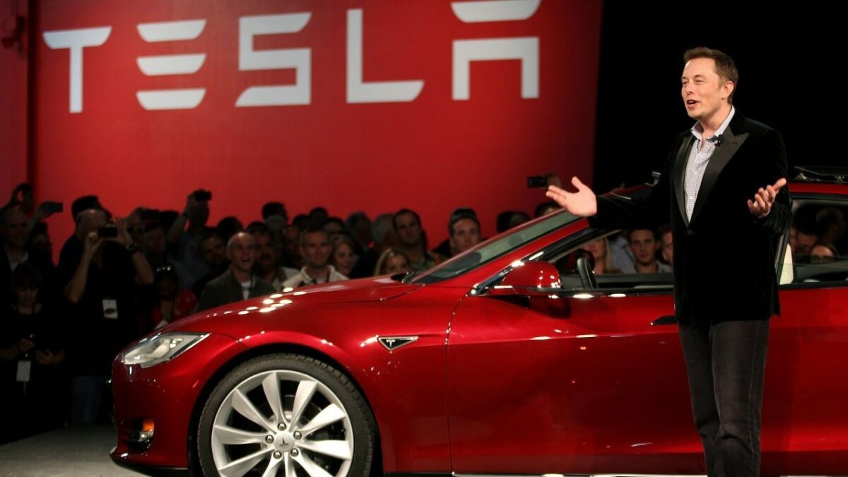 elon musk soulève des questions sur l'avenir de tesla, explorant les défis et les opportunités de l'entreprise dans le secteur automobile.