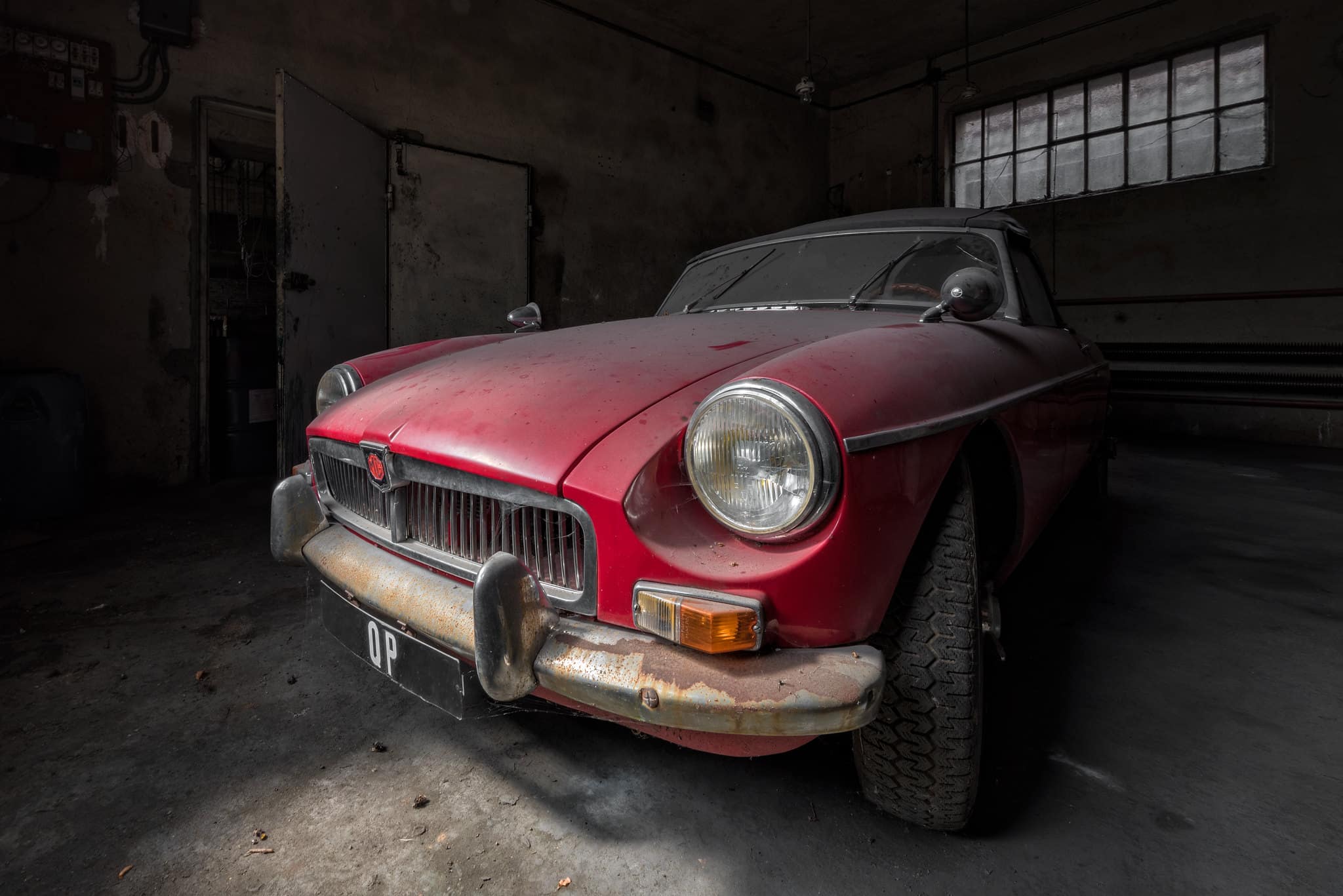 découvrez les enjeux majeurs auxquels renault et stellantis font face pour l'avenir de l'automobile française, entre innovation, transition écologique et défis économiques.