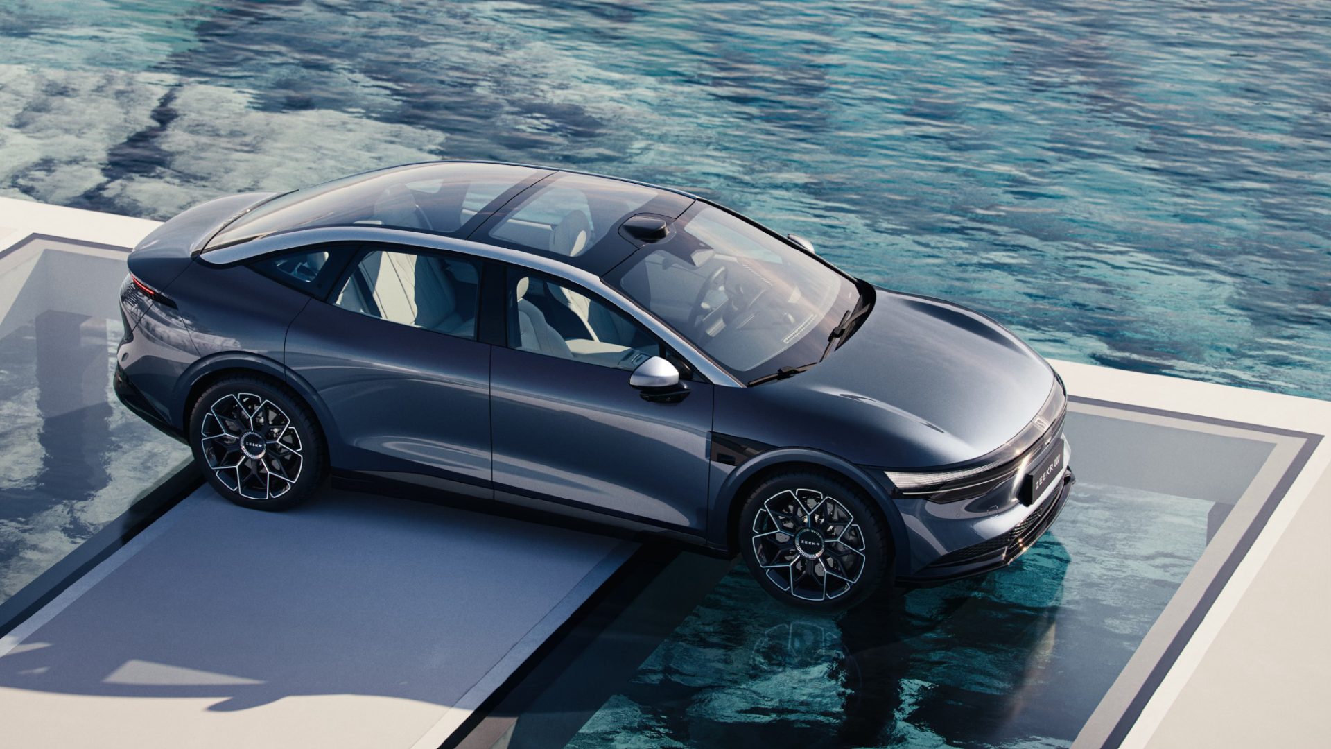 découvrez la nouvelle concurrente de la tesla model s en france, offrant des performances comparables à moitié prix. une révolution électrique accessible à tous.