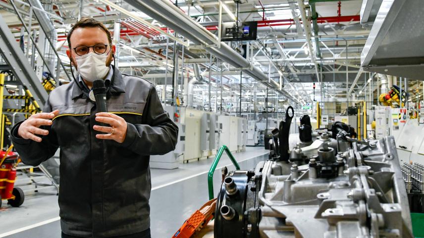 renault à cléon s'associe à un partenaire chinois pour la production de moteurs destinés aux modèles r5, r4 et twingo, renforçant ainsi sa collaboration internationale.