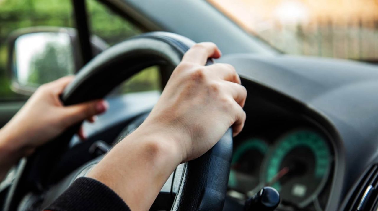 découvrez nos astuces pratiques pour réduire votre facture d'assurance auto et profiter de tarifs avantageux tout en restant bien couvert.