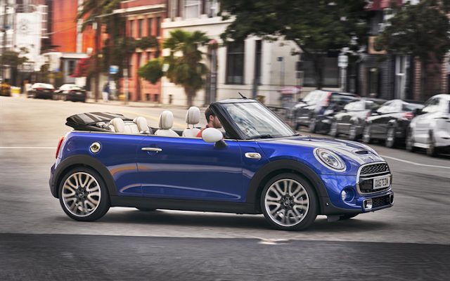 découvrez nos solutions d'assurance auto spécialement conçues pour les jeunes conducteurs, alliant protection optimale et tarifs avantageux.