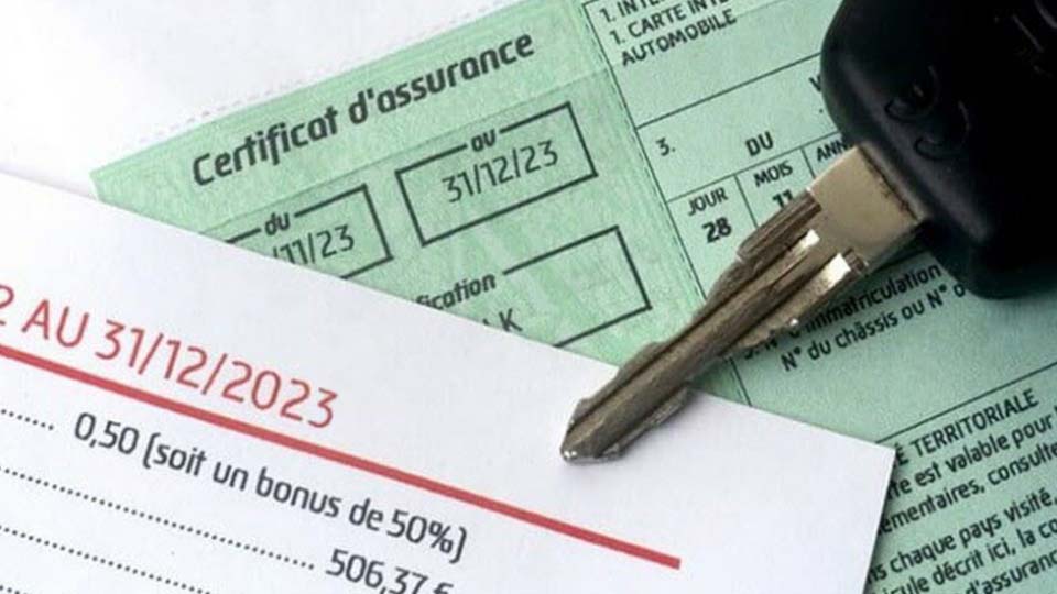 découvrez pourquoi les assurances sont souvent chères pour les jeunes conducteurs de voitures sans permis et comment trouver des solutions adaptées pour réduire vos coûts.