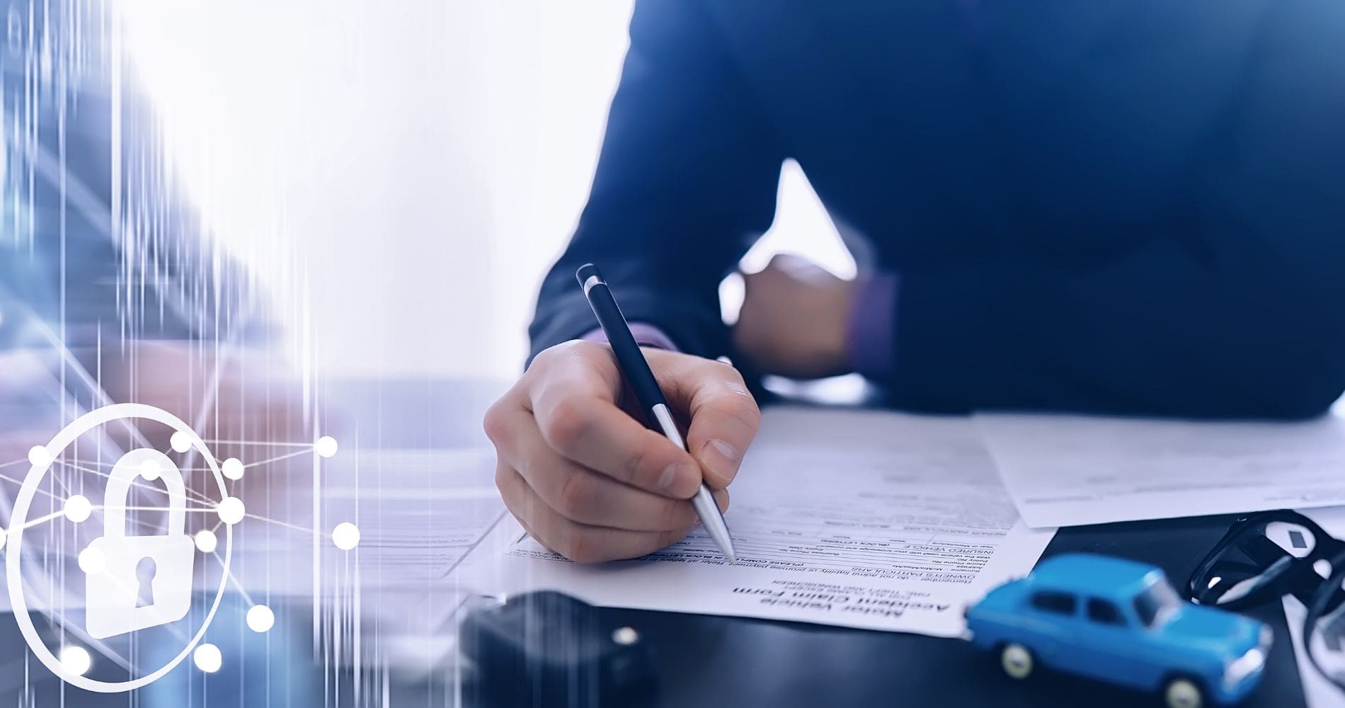 découvrez quels documents d'assurance auto garder obligatoirement dans votre voiture pour être en conformité avec la loi et rouler sereinement.