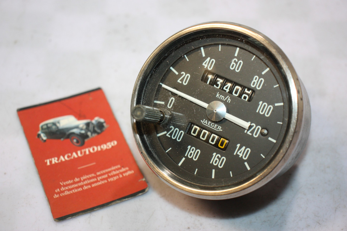 découvrez l'histoire fascinante d'une renault avec 42 ans d'âge et seulement 42 km au compteur, un véritable trésor automobile rare.