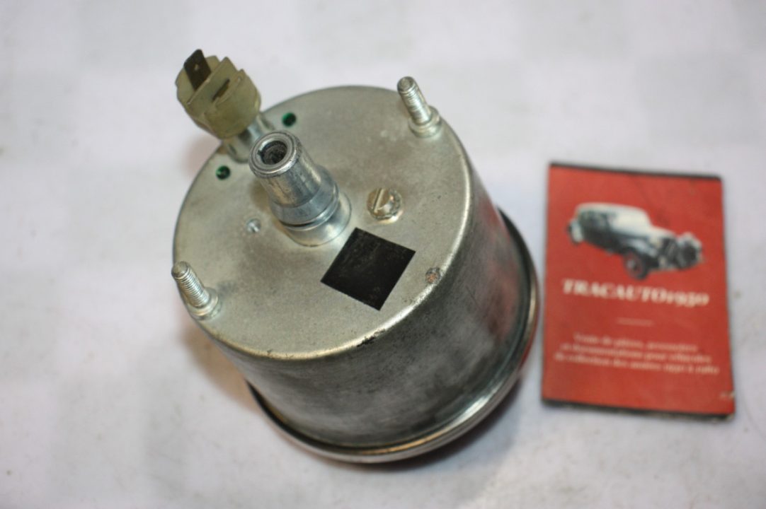 découvrez la renault avec seulement 42 km au compteur, célébrant 42 ans d'histoire et de performance. un véhicule d'exception à ne pas manquer.