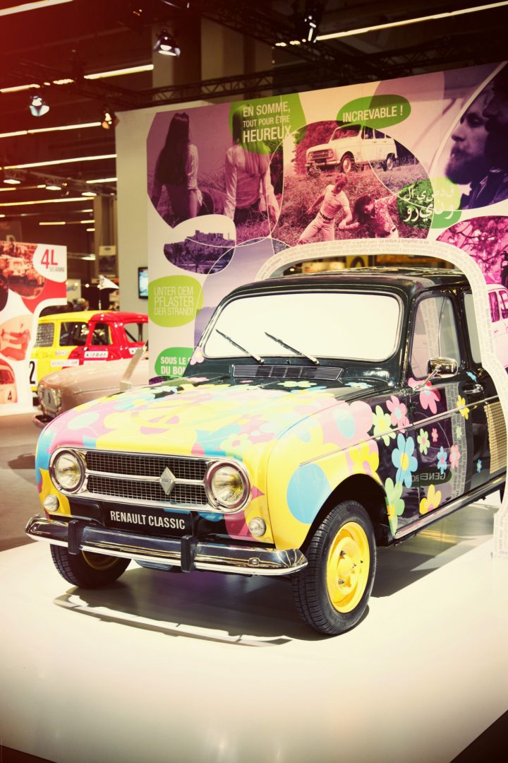 découvrez une renault exceptionnelle avec seulement 42 km au compteur en 42 ans, un véritable témoignage de rareté et de conservation.