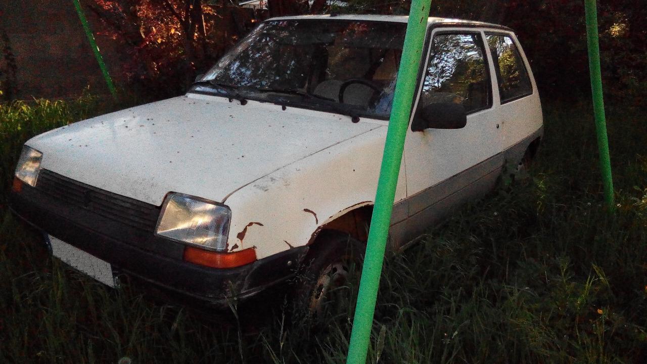 découvrez la renault 5 de 1982 retrouvée avec seulement 12 km au compteur, un véritable trésor automobile d'époque parfaitement conservé.