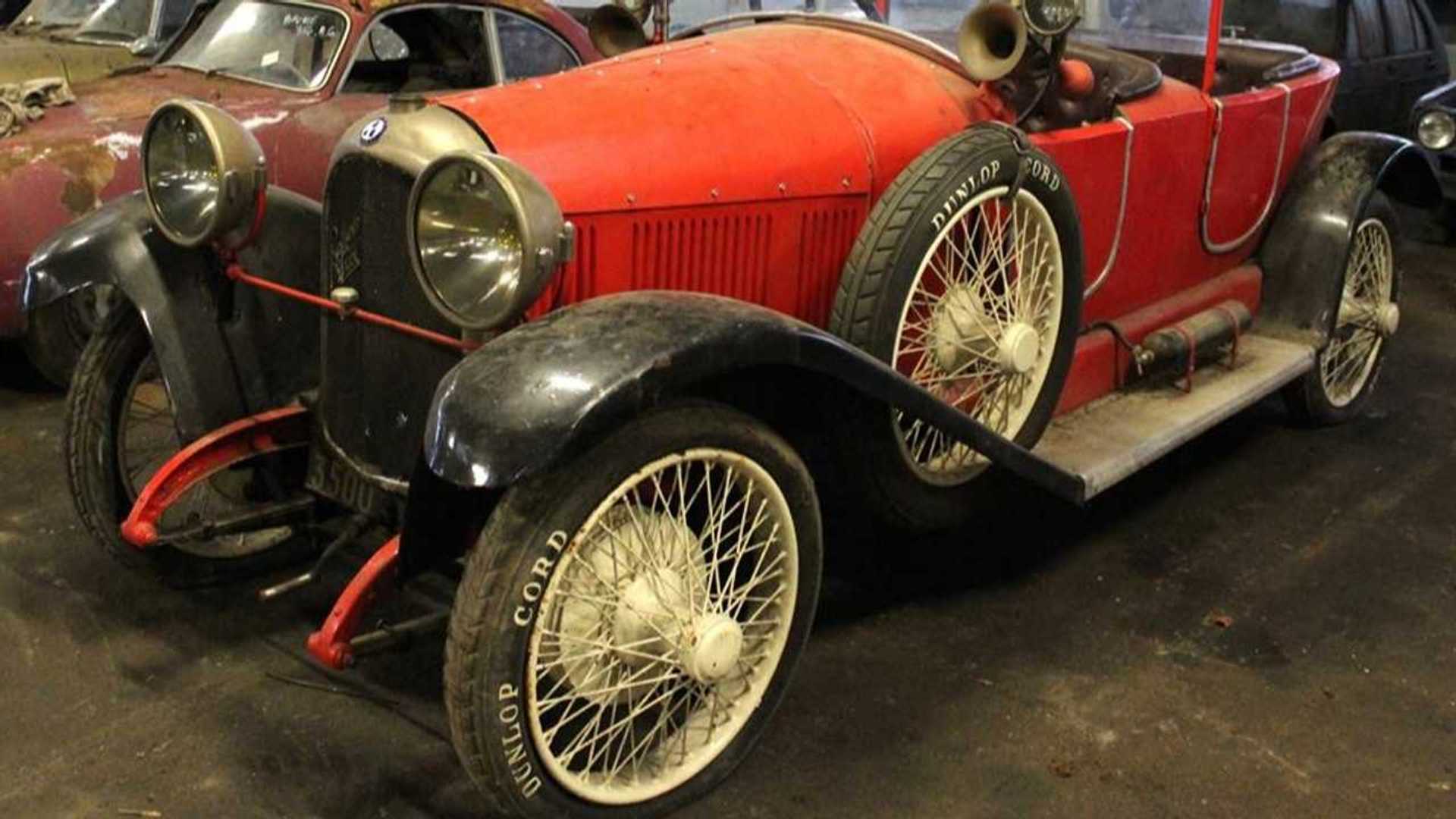 découvrez une renault 5 neuve, âgée de 43 ans, disponible à la vente en grange. une occasion rare pour les passionnés de voitures classiques.