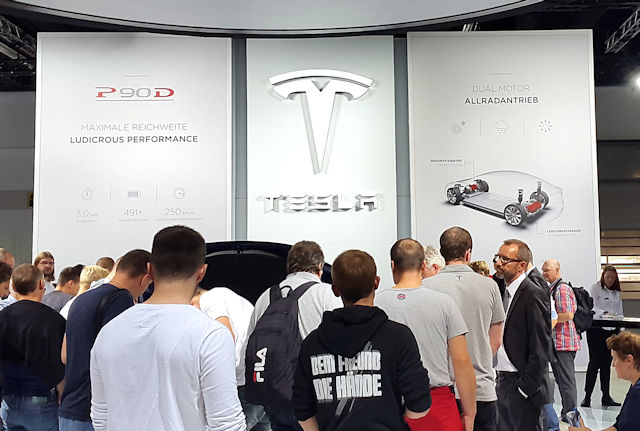découvrez pourquoi tesla reste le leader incontesté de la satisfaction des véhicules électriques face à la concurrence, grâce à ses performances, son innovation et son service client exceptionnels.