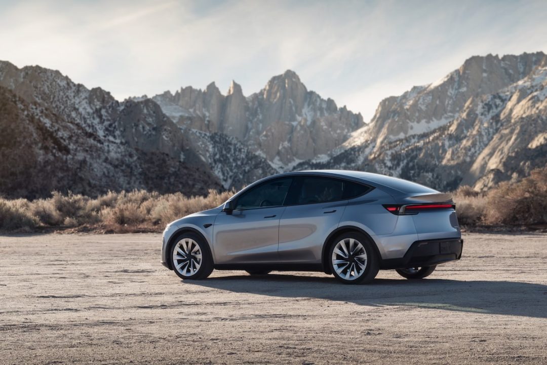 découvrez la nouvelle tesla model y premium avec sa batterie améliorée, offrant une autonomie réduite mais optimisée pour une performance durable.