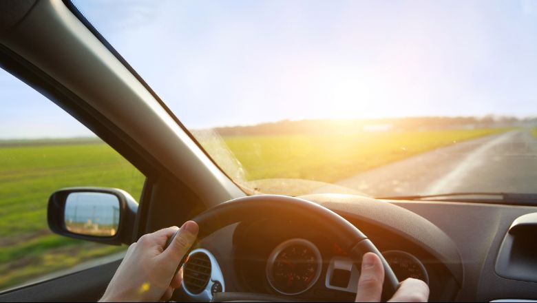 volvo lance une nouvelle assurance auto en partenariat avec axa et assurone, offrant des garanties adaptées et des services innovants pour mieux protéger les conducteurs.