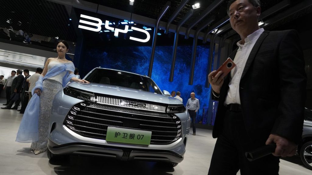 byd dépasse tesla en europe pour le deuxième mois consécutif, affirmant sa position de leader sur le marché des véhicules électriques.