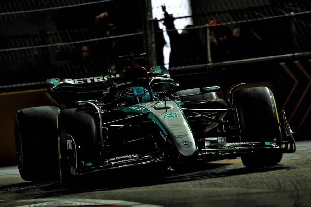 analyse de la domination de mercedes et de la sortie d'hadjar lors de la course, avec un focus sur les performances des équipes et les moments clés.