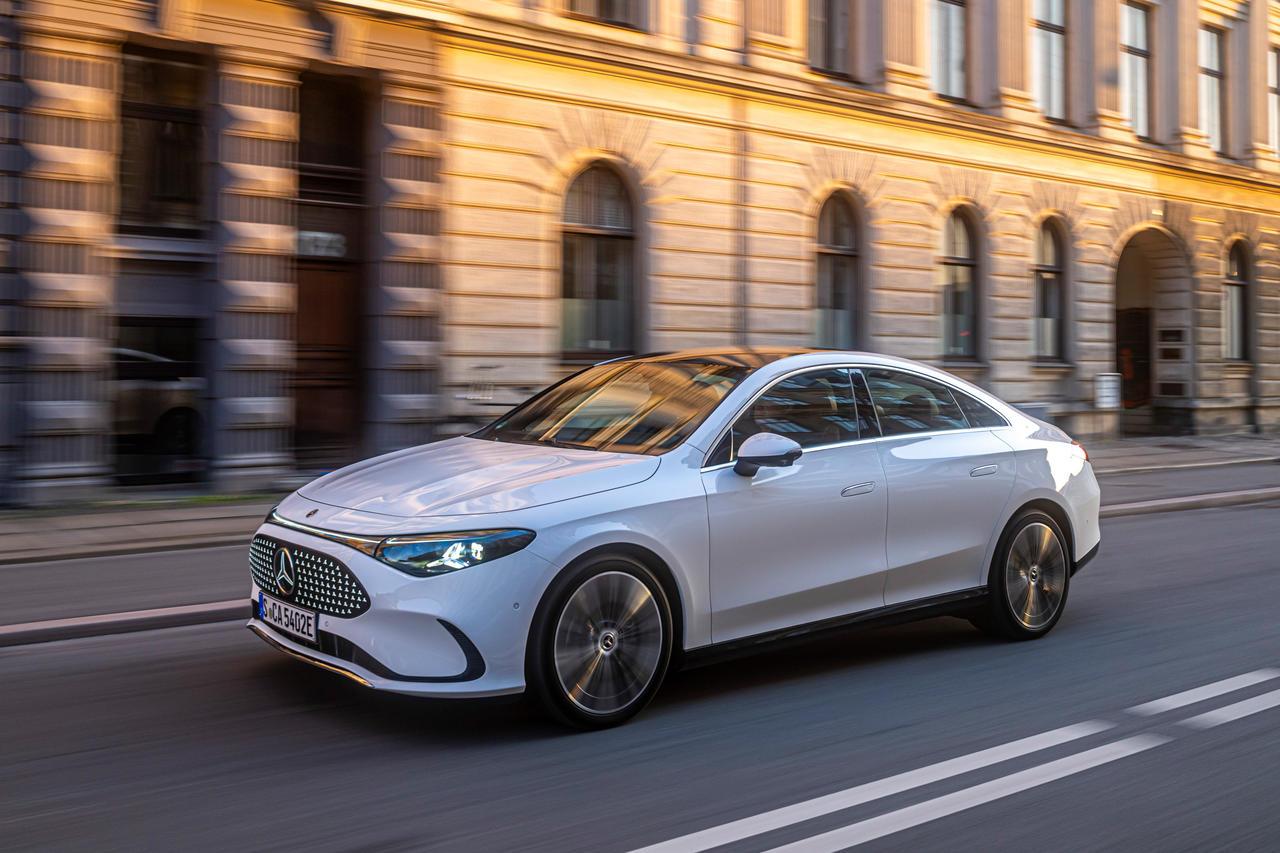 découvrez l'essai de la mercedes cla électrique, élue voiture de l'année, alliant performance, design innovant et respect de l'environnement.